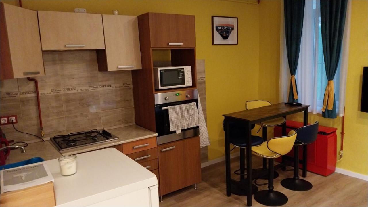 Yellow Blue Apartment Budapest Bagian luar foto